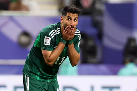 فحص طبي يحسم مصير نجم منتخب السعودية من لقاء كوت ديفوار